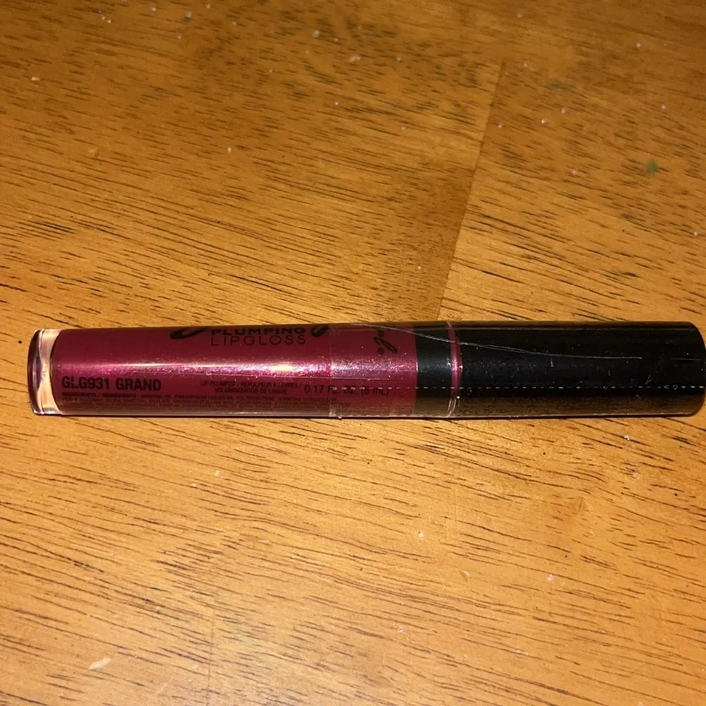 L. A. Girl Glossy Plumping Lip Gloss GLG931 Grand Burgundy Wine Shimmery Gloss